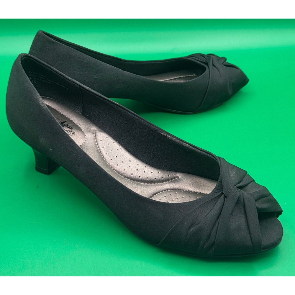 Coach and Four Womens Black Fabric Peep Toe Knotted Kitten Heel Pumps Size 8.5
